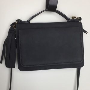 Black Wallet with Crossbody Starps